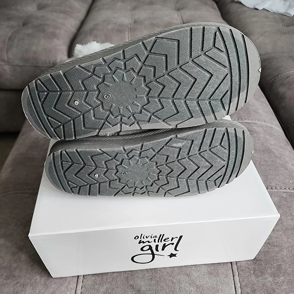 NWT Olivia Miller Girls' Star Slipper Boots Size 3